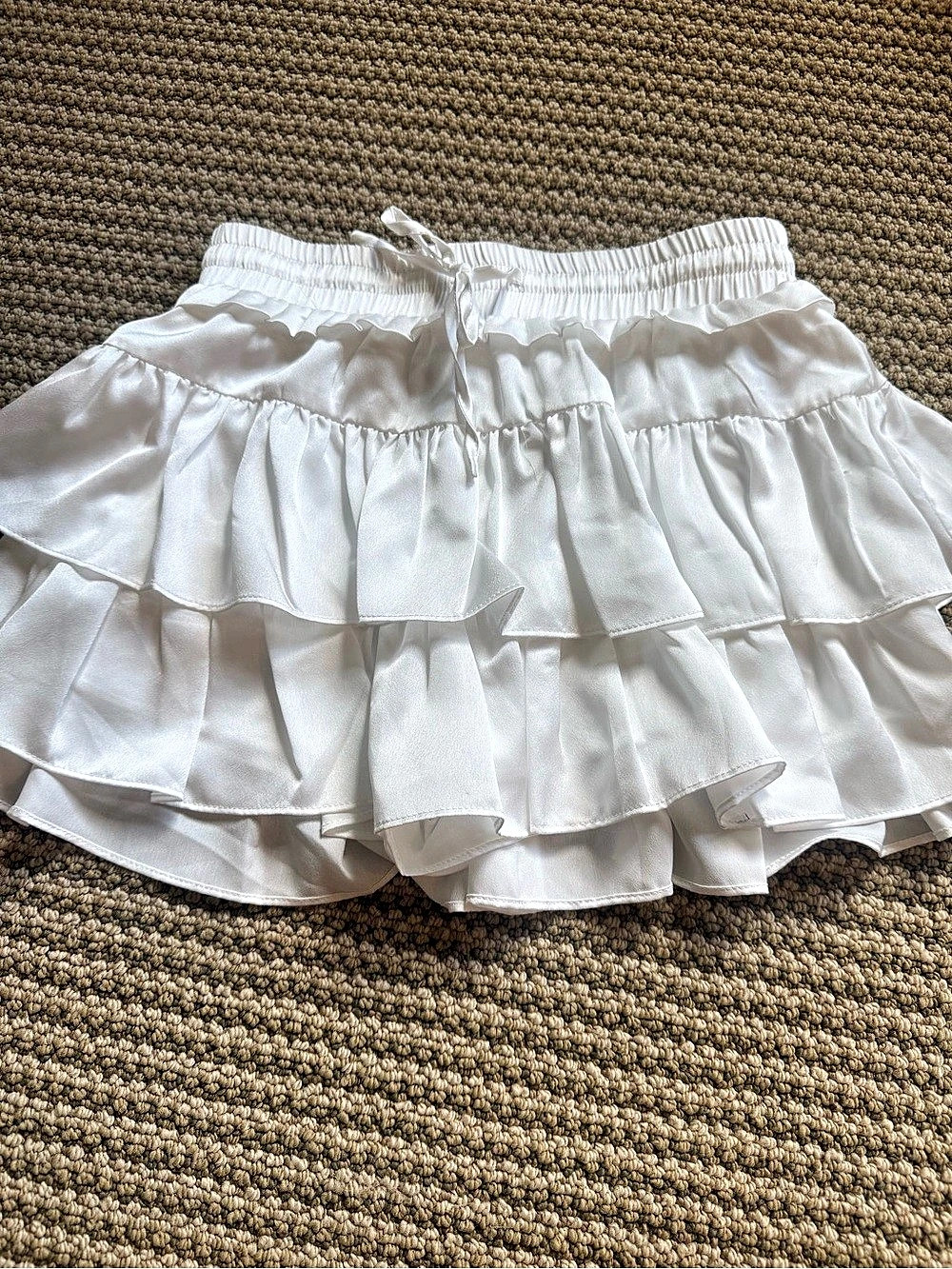 day + moon White Ruffle Skirt Size Small Like New never worn